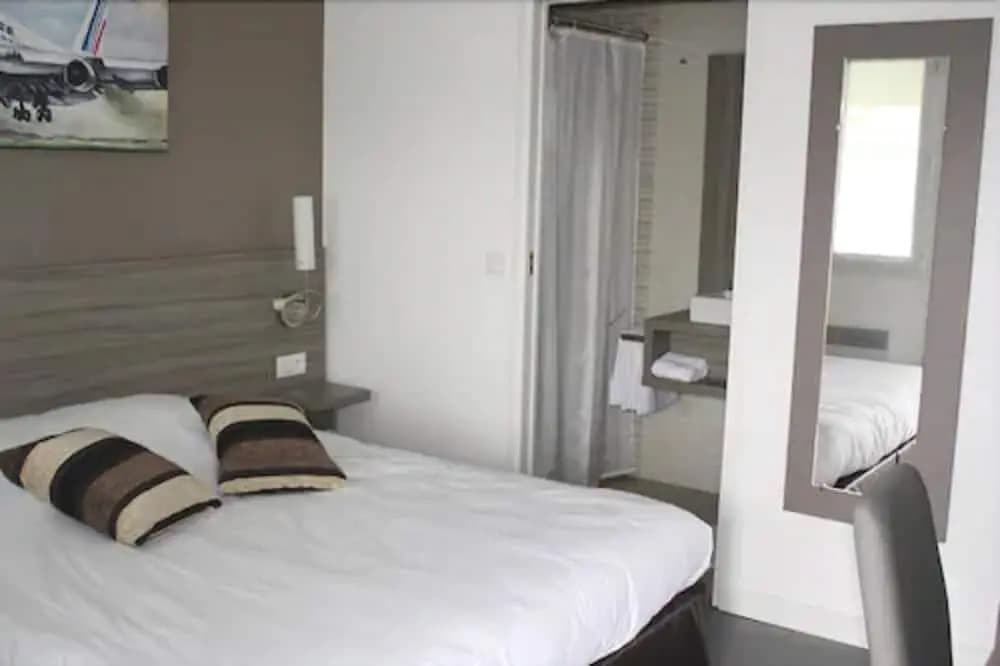 Airport Hotel - Photo 4