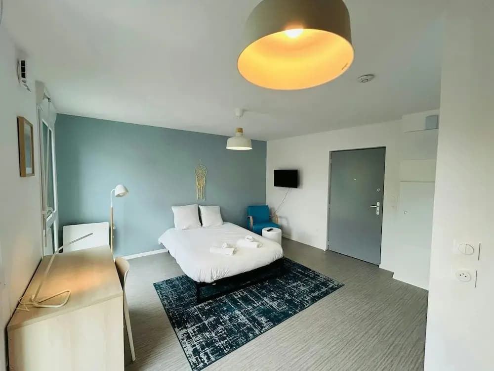 We Live In R - Suite 201 - Photo 2