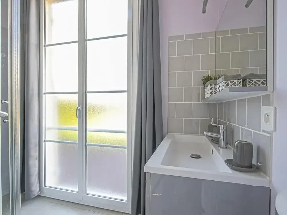 Spacious Holiday Home in Aure sur Mer With Garden - Miniature 8