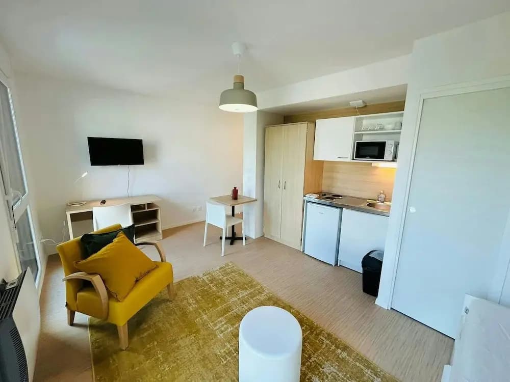 We Live In R - Suite 302 - Photo 1
