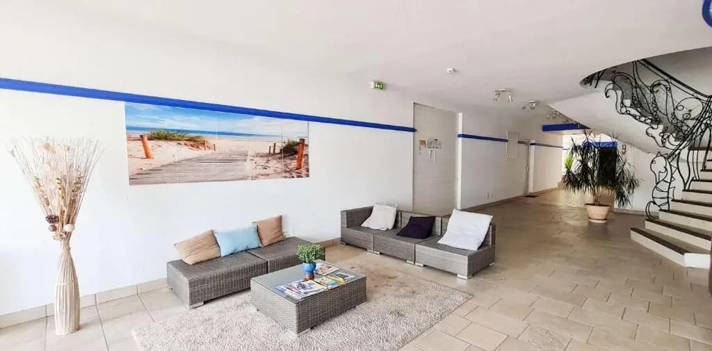 Appartement dans résidence avec piscine - Miniature 7