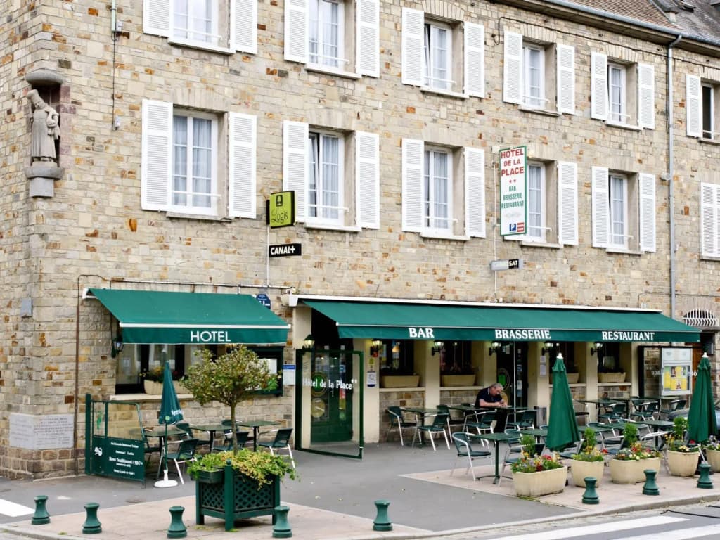 Hotel De la Place - Miniature 6