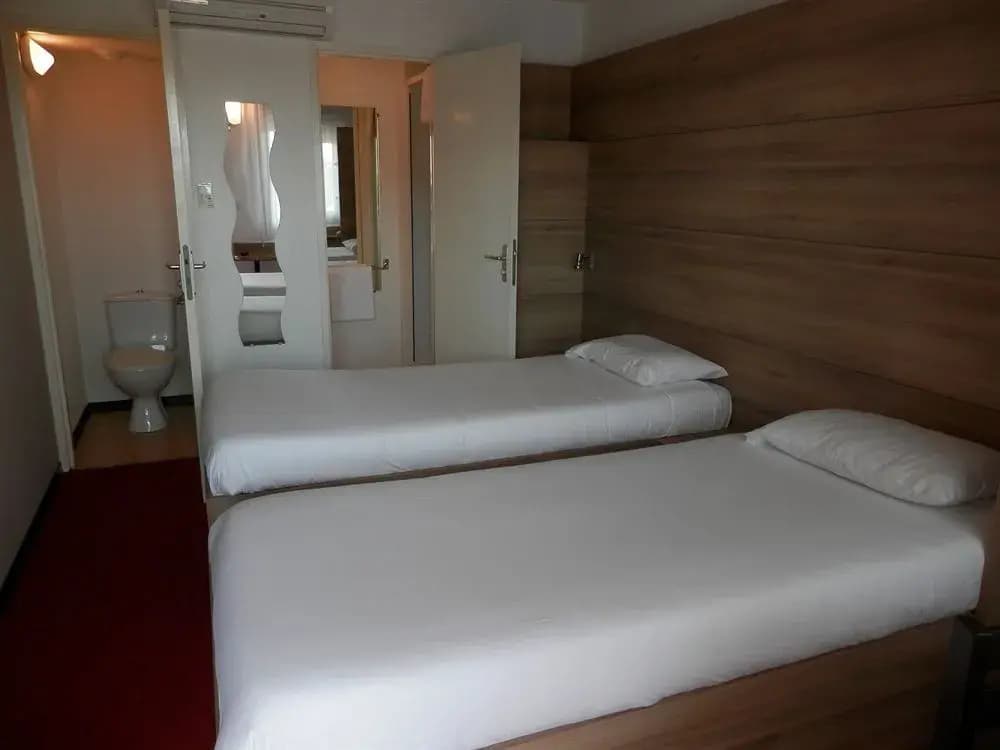 Ever Route 64 Brit Hotel Tarbes Ibos - Photo 3