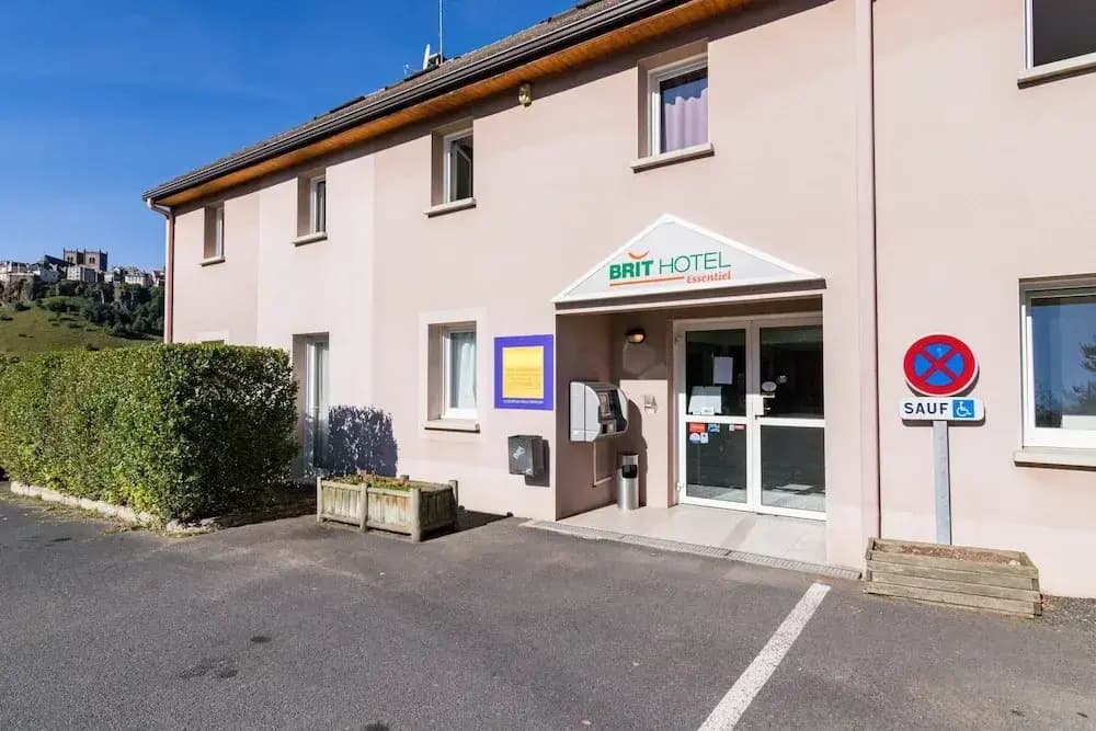Brit Hotel Essentiel St Flour - Photo 1