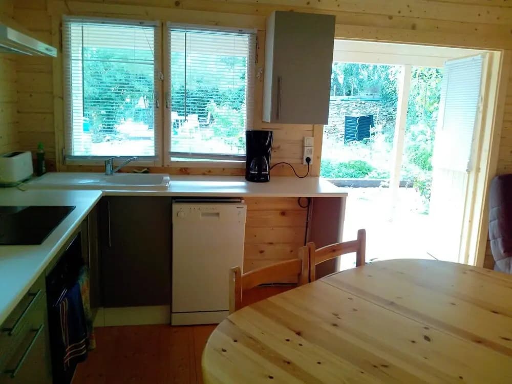 Chalet With 2 Bedrooms In Poussan With Enclosed Garden - Photo 3