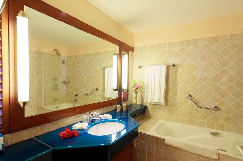 Hotel Bakoua Les Trois Ilets - Miniature 7