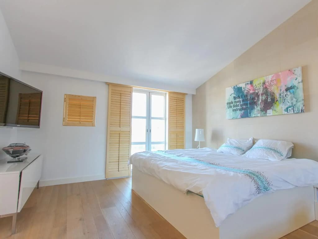 Spacious holiday home in Port Grimaud with hot tub - Photo 3