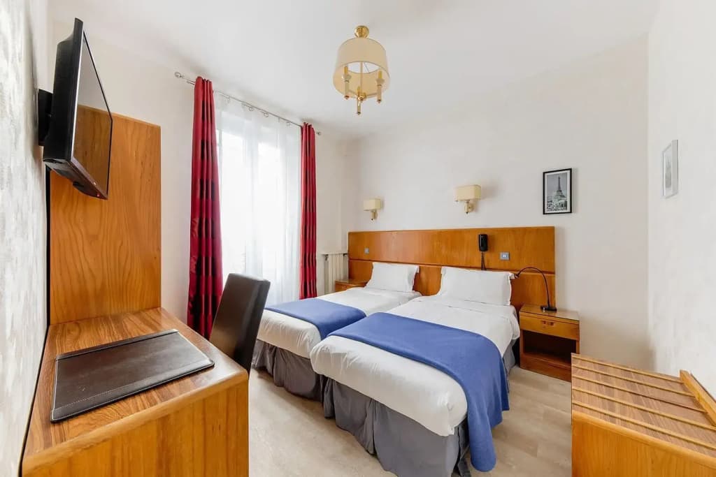 Crystal Hotel - Photo 4