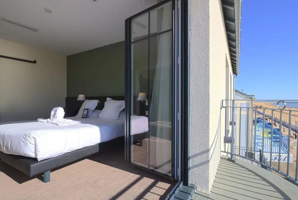 Hotel Les Flots - Chatelaillon Plage - Photo 5