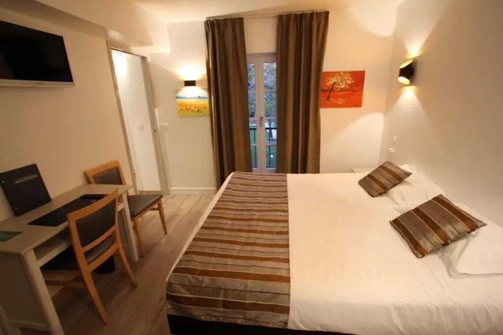 Le Continental Hotel - Photo 3