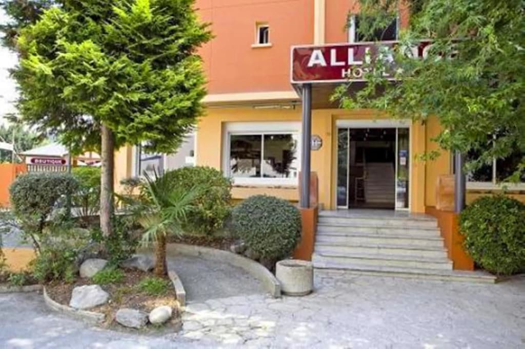 Hôtel Alliance Lourdes - Photo 1