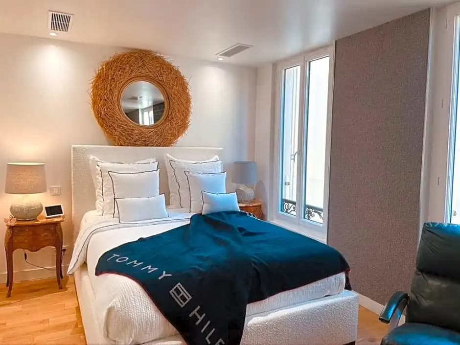 Venue C , Luxury 6 Bedroom Mansion - Photo 4