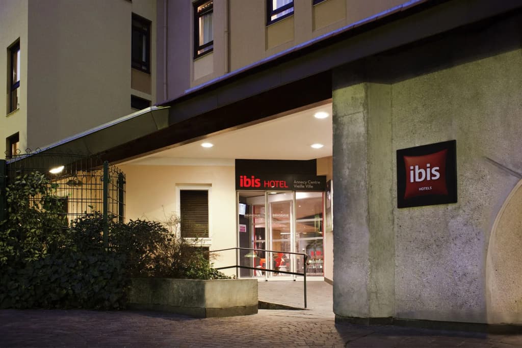 Hôtel ibis Annecy Centre Vieille Ville - Photo 1