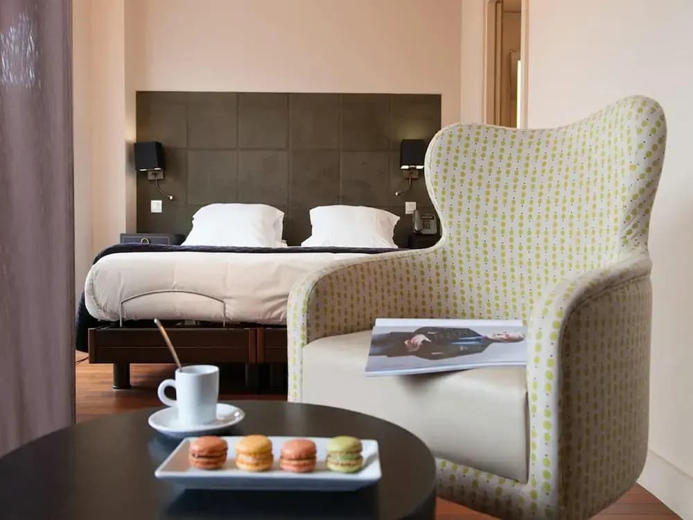 Honeymoon Suite in Cannes - Photo 1