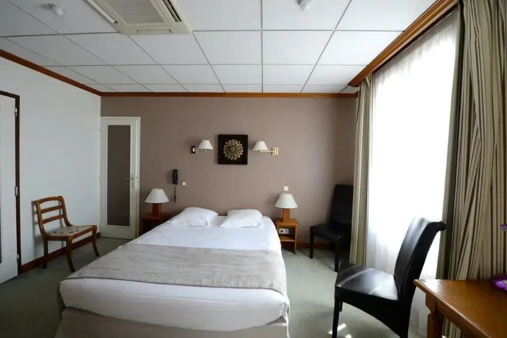 Hôtel Porte Mars Reims Gare Centre - Photo 1