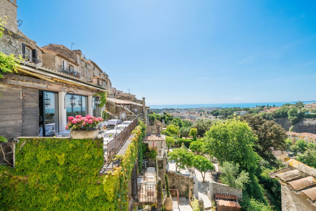 Chateau Le Cagnard - Photo 1
