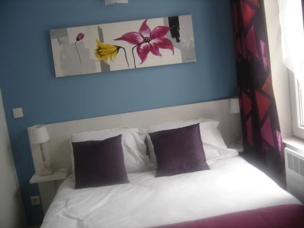 Hotel Le Saint Quentin - Photo 4