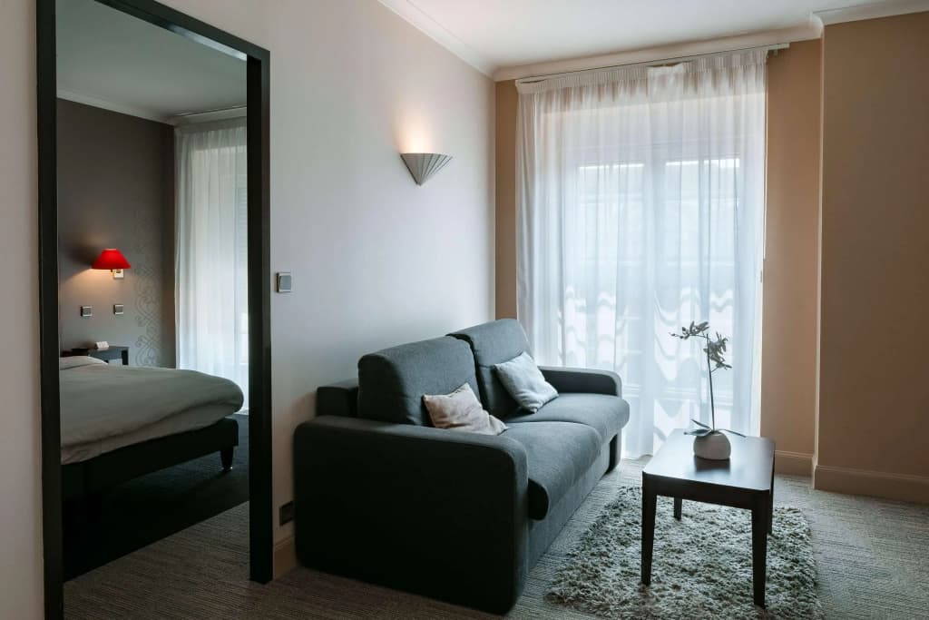 Best Western Plus Poitiers Centre Le Grand Hotel - Photo 4