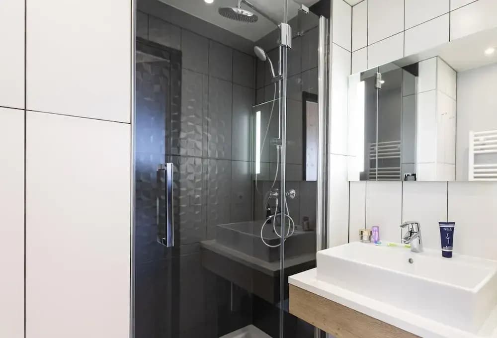 Apartment in France With Sauna & Pool - Miniature 7