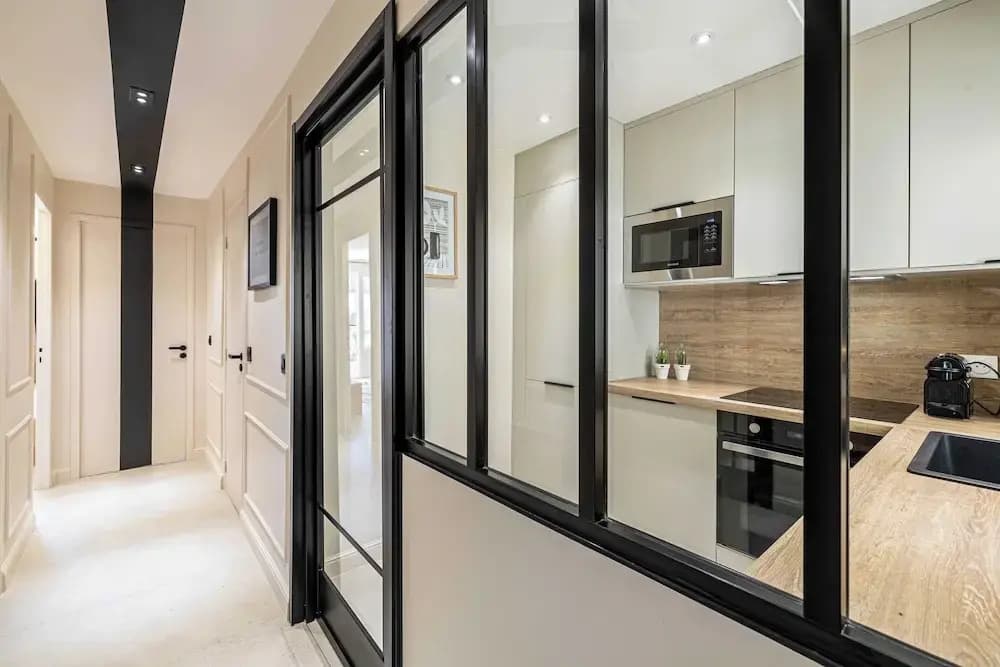 Haussmann Apartment - South-facing Balcony 2br/4p - Miniature 6
