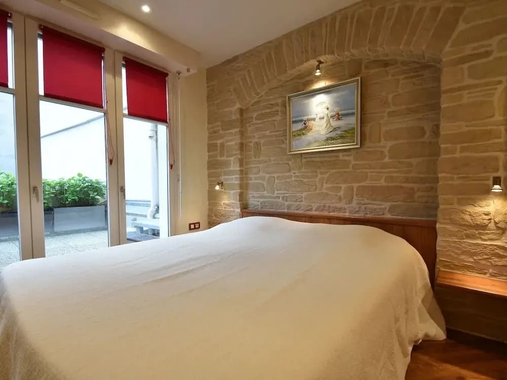 Cozy Apartment in Honfleur with a Private Garden - Photo 4