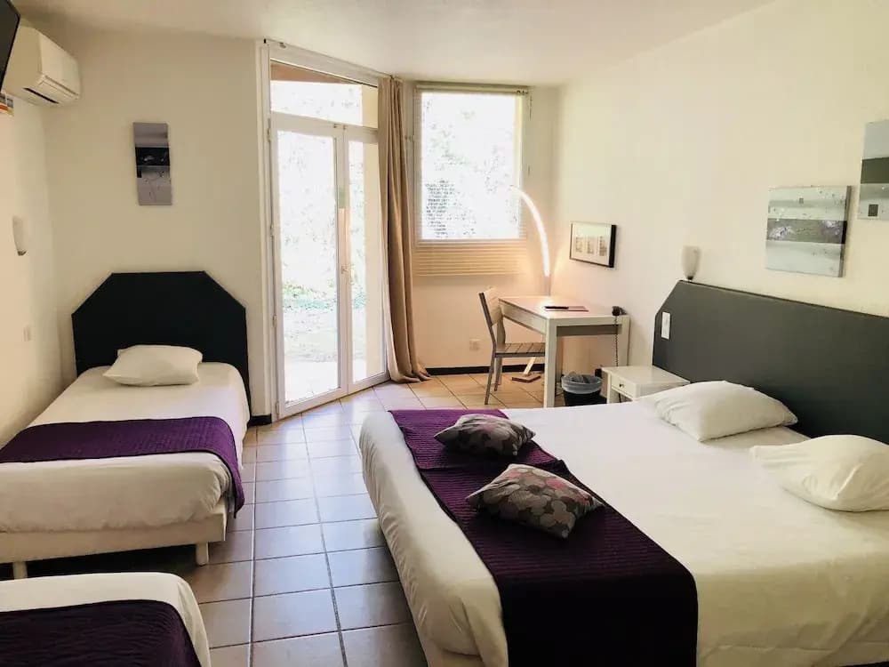 Hotel Le Clos des Bruyeres - Photo 2