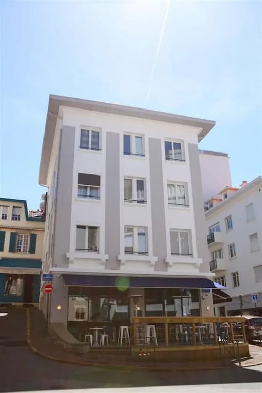 Hôtel Cosmopolitain - Photo 1