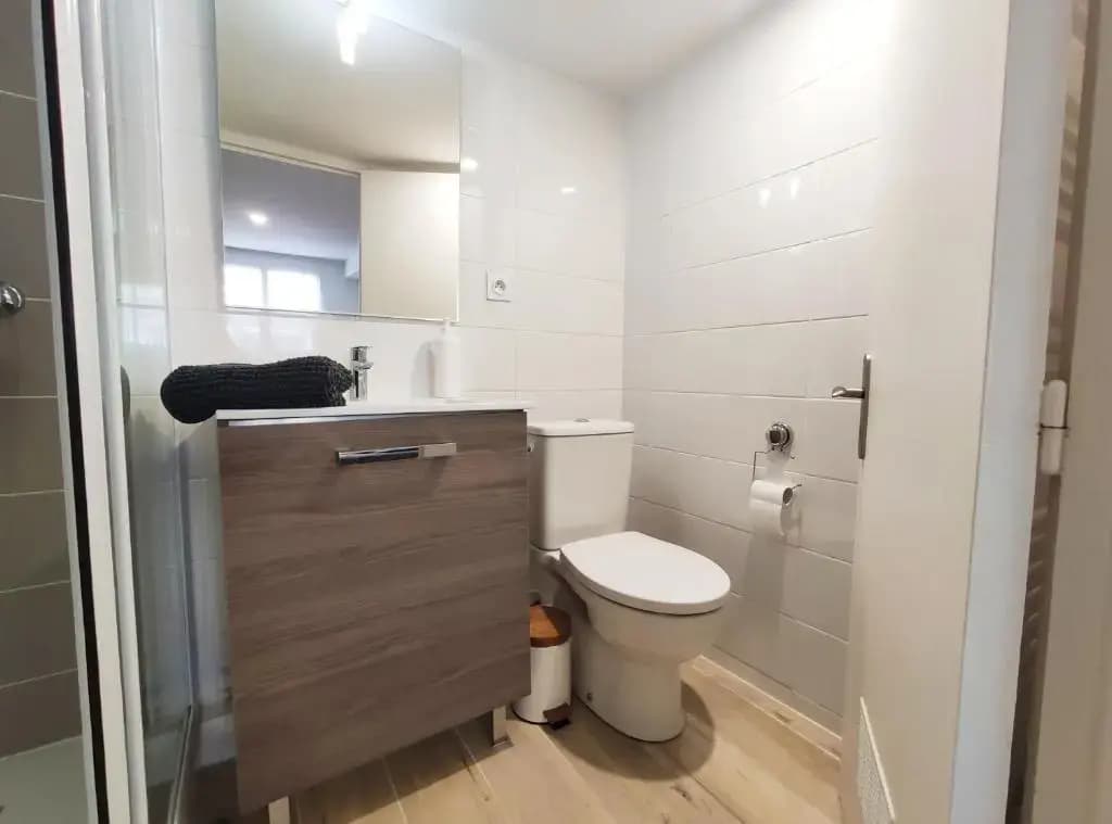 Charmant T2 Proche Plage Avec Terrasse Privative - Miniature 7