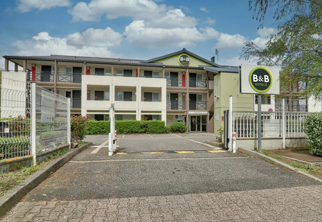 B&B HOTEL Clermont-Ferrand Le Brézet Aéroport - Photo 1