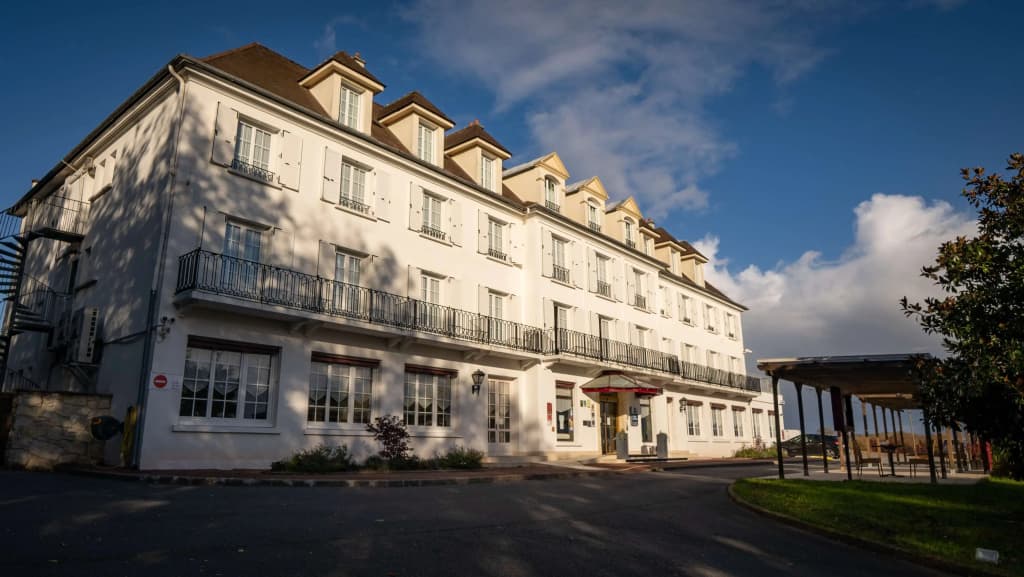 Best Western Hotel Ile de France - Photo 1