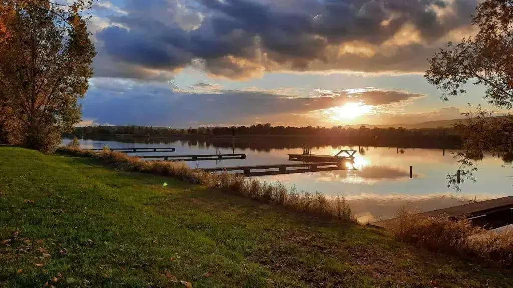 Camping Aux Rives du Soleil - Miniature 7