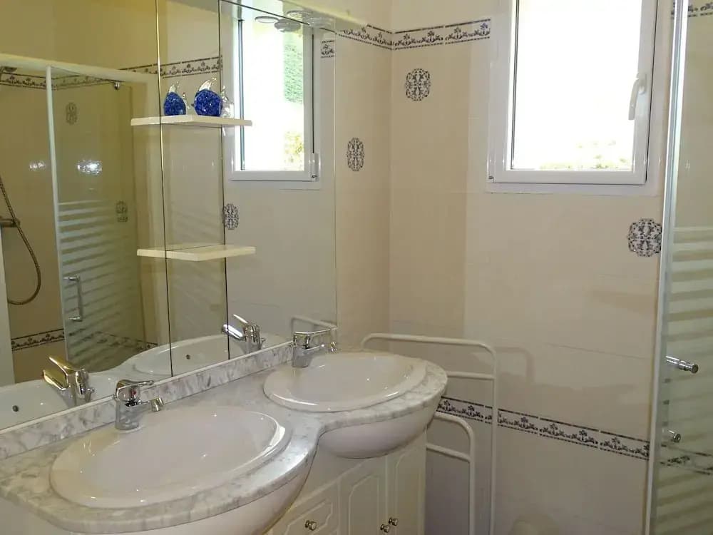 Holiday Home in Terenez With Stunning Sea View - Miniature 8