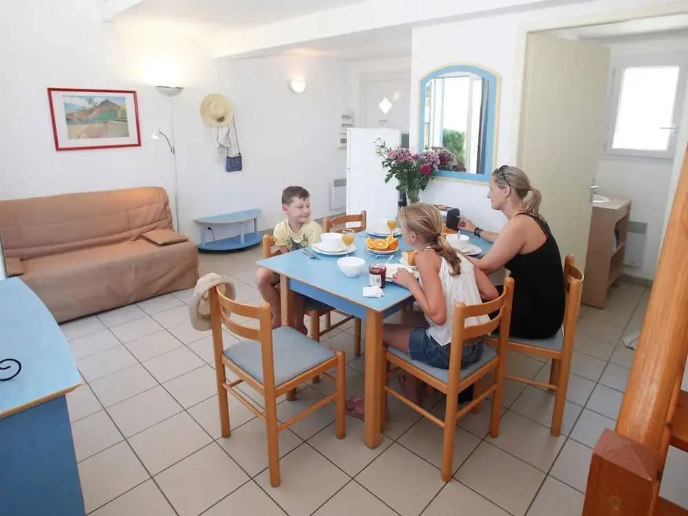 Modern Family Getaway - Photo 5