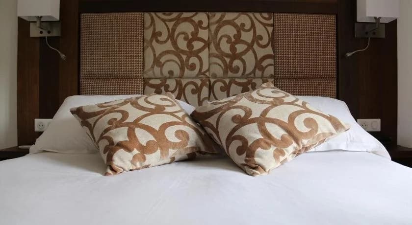 B Lodge Hotel - Photo 2