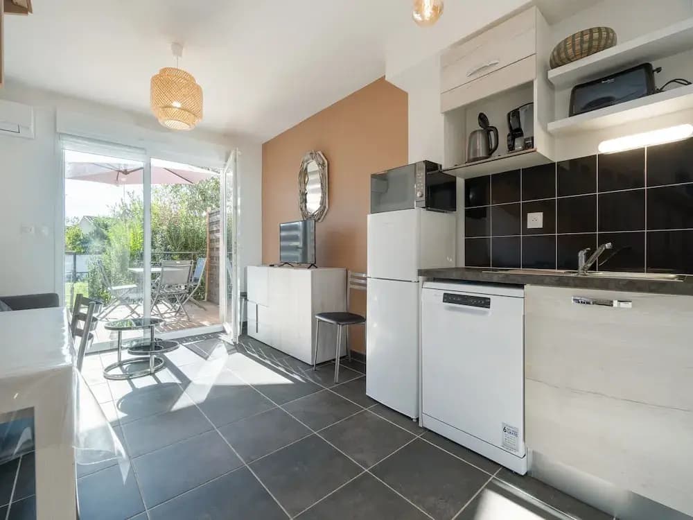 Bright Villa Stay in Serignan - Photo 4
