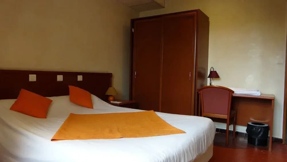 Hôtel Charles - Photo 3
