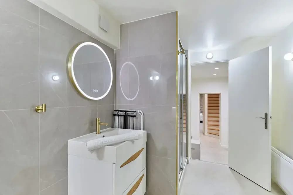 Amazing Apartment in the Center of Paris - Miniature 8