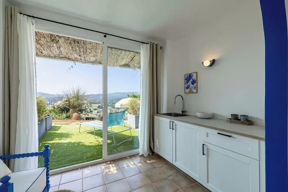 Bedroom in a Sublime Provencal Villa - Photo 4