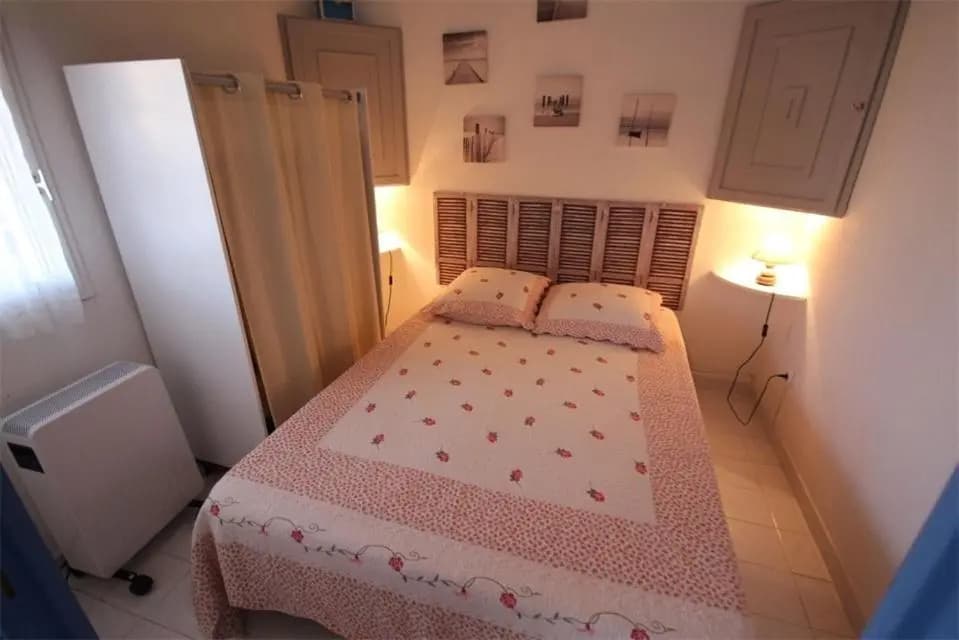 Belle villa climatisée 4 couchages a 100 m de la plage 1 chambre 1 mezzanine terrasse parking dans résidence sécurisée LRV...