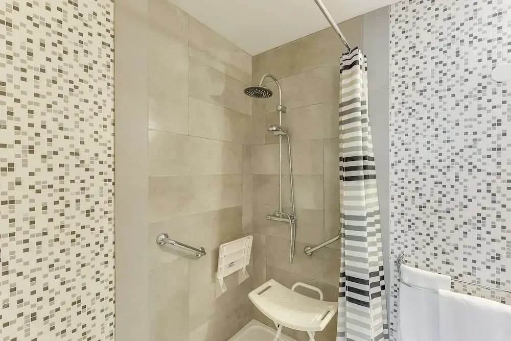 ConfortT Hotel Thouars - Miniature 8