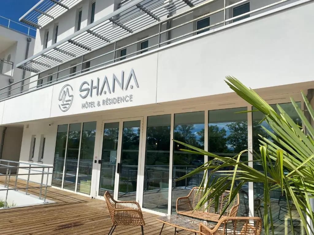 Shana Hotel & Residence - Photo 1