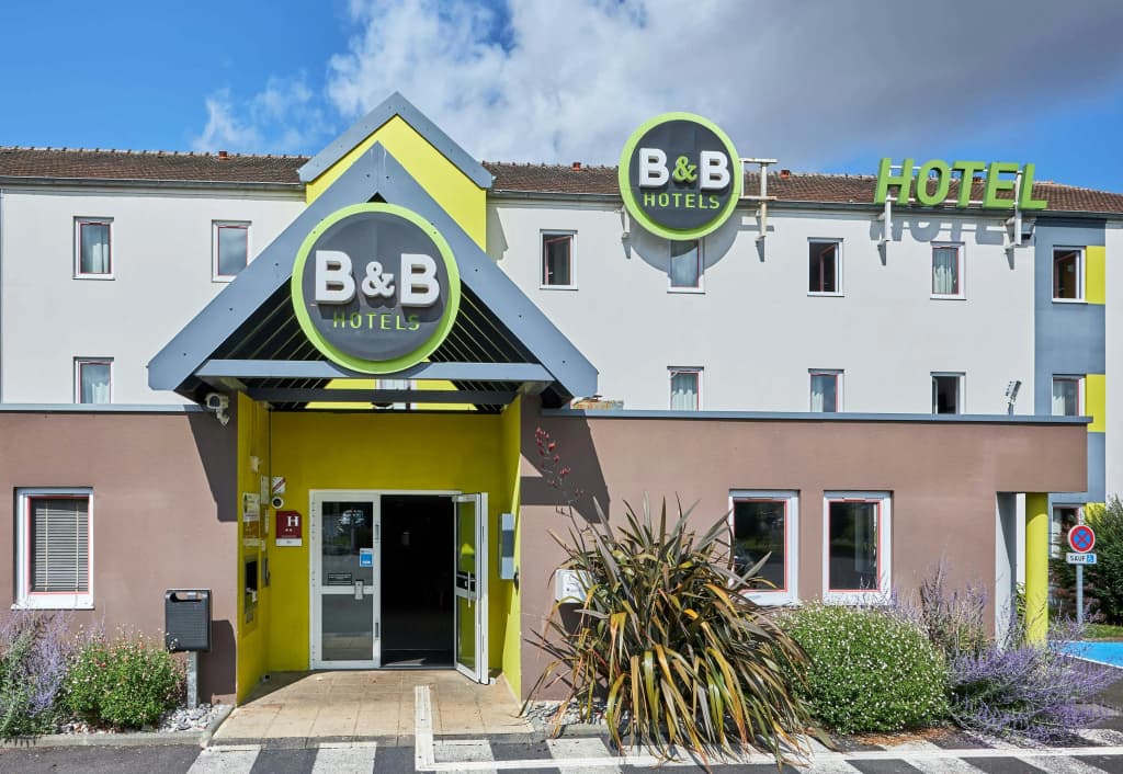 B&B HOTEL Caen Mémorial - Photo 1