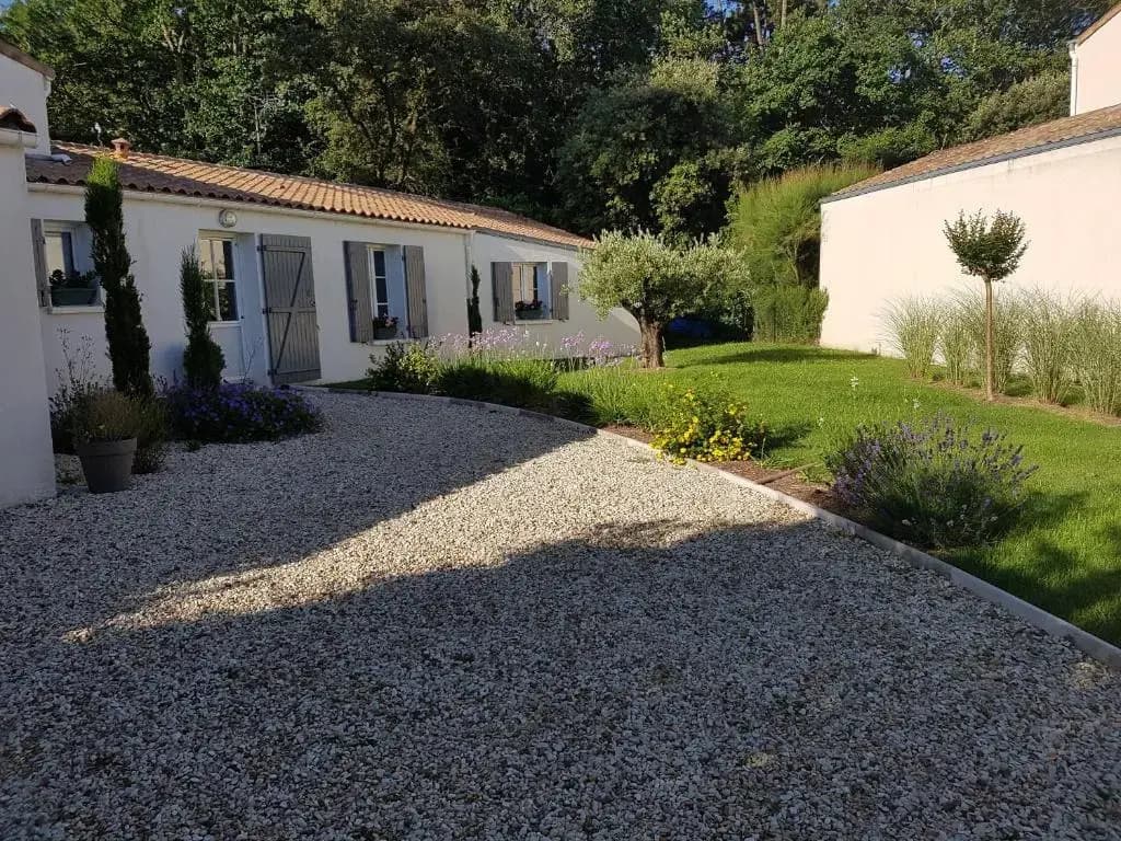 A l'ombre des pins - Photo 1