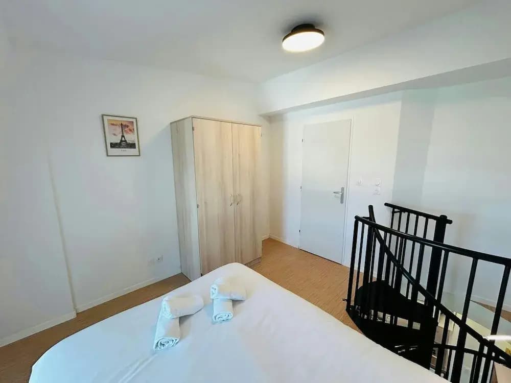 We Live In R - Duplex 504 - Miniature 7
