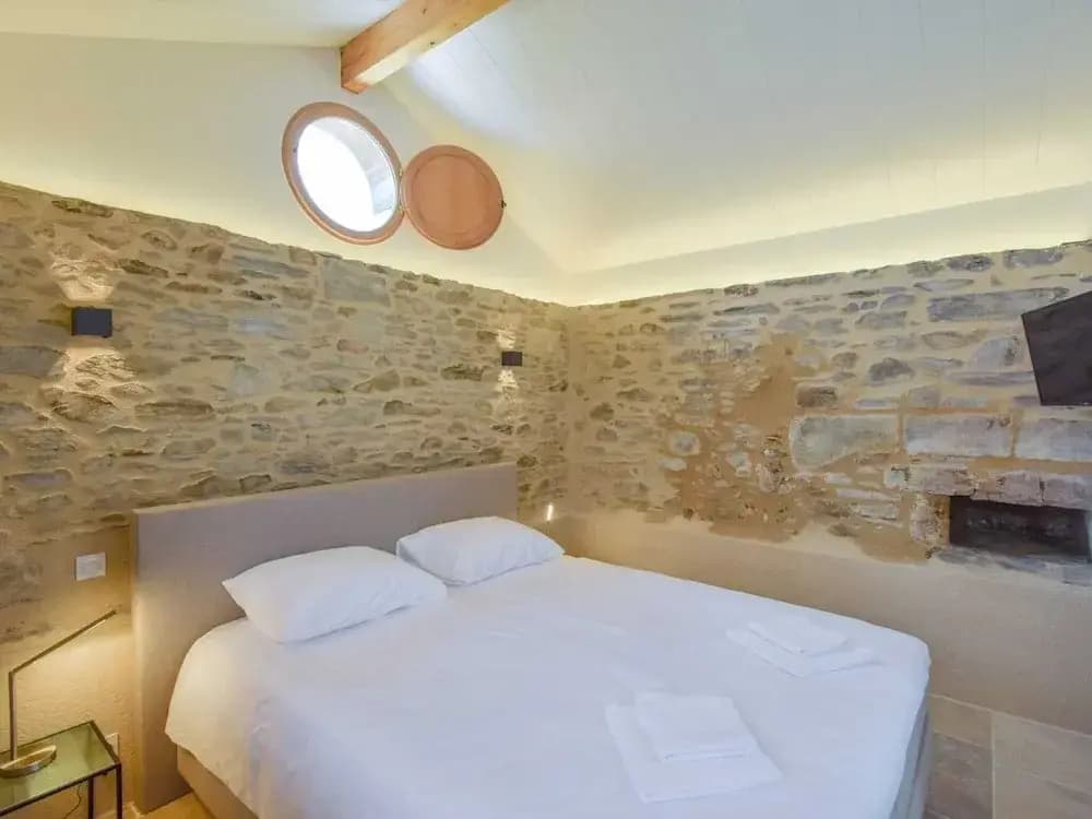 Hilltop Cottage With Pool - Miniature 6