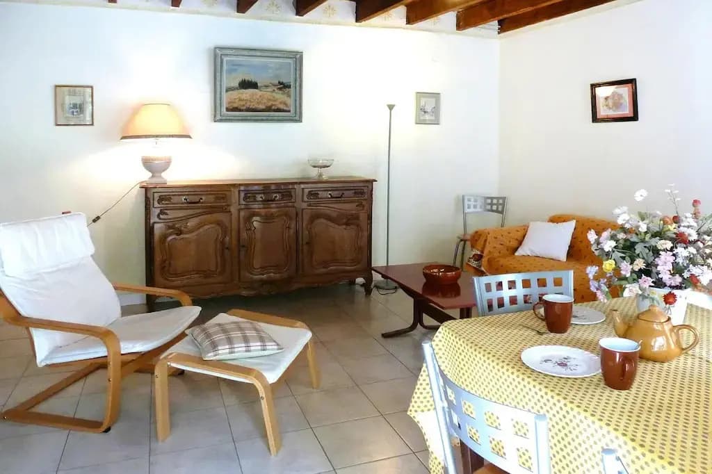 Charming Country House With Garden - Photo 5