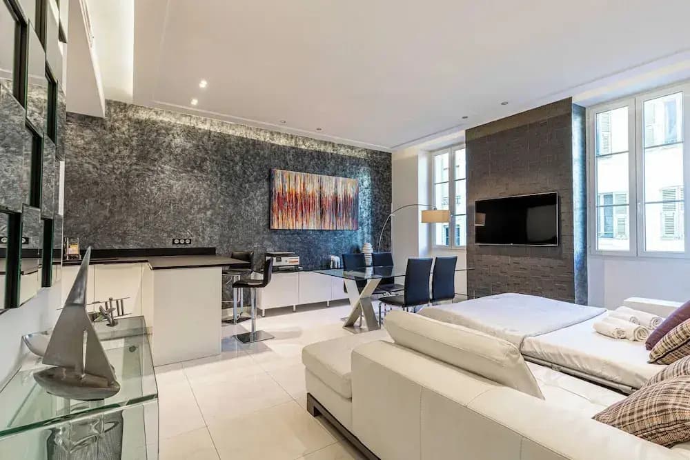 Large Renovated Studio - rue Hoche - Cannes Center - Photo 5