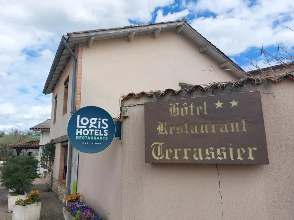 Logis Hôtels - Chez Terrassier - Hôtel et Restaurant - Photo 1