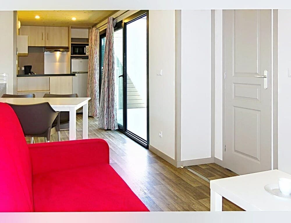 2-bedroom Family Cottage in Malansac - Photo 4