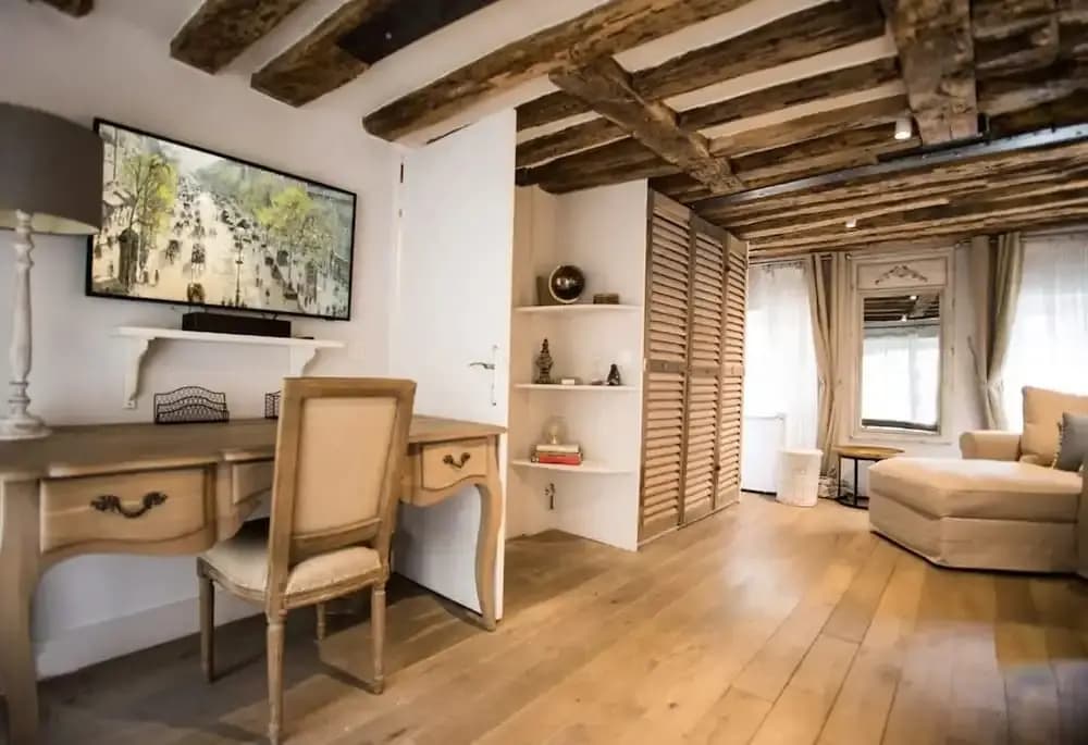 Classy Bourgeois Chic 2 Bedroom Apt in Le Marais - Photo 4